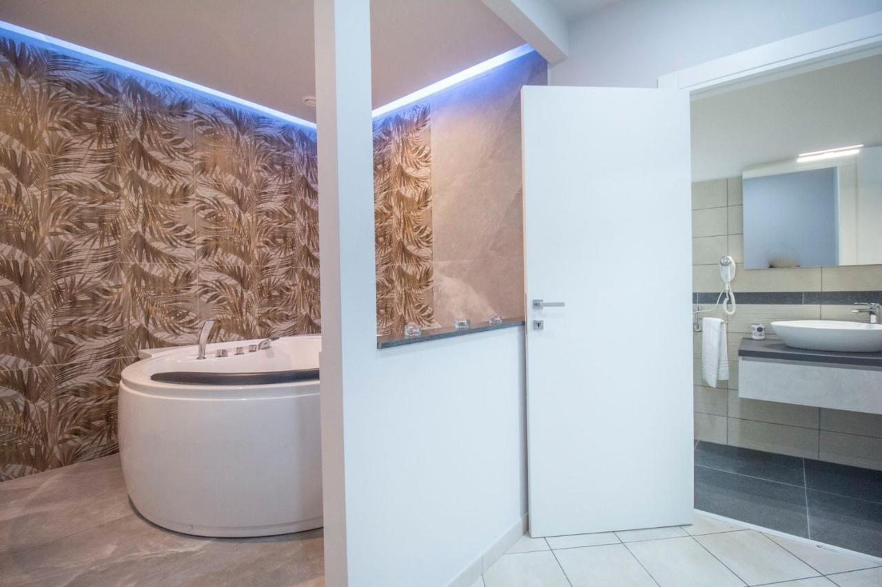 Royal Playa Suite And Apartament -Private Parking- Self Chek Out Catania Exterior photo