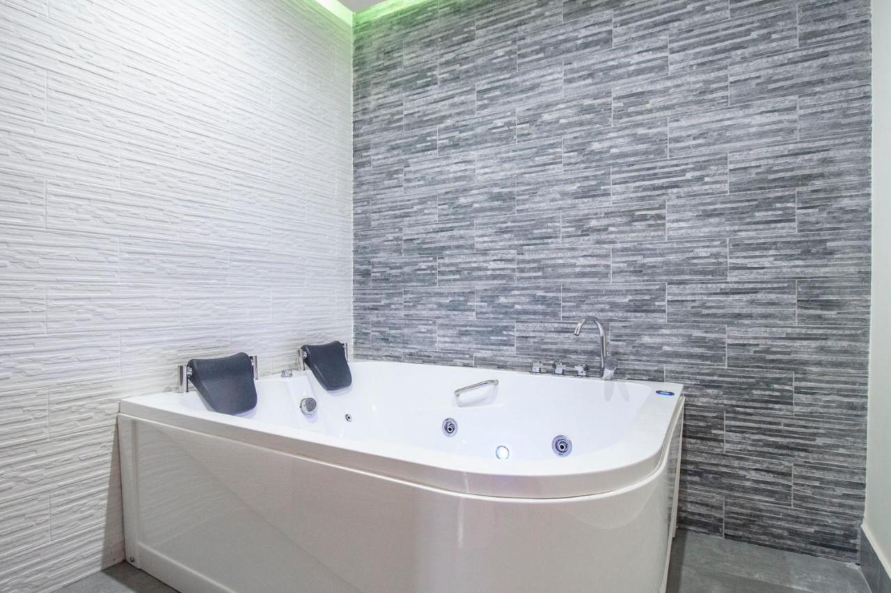 Royal Playa Suite And Apartament -Private Parking- Self Chek Out Catania Exterior photo